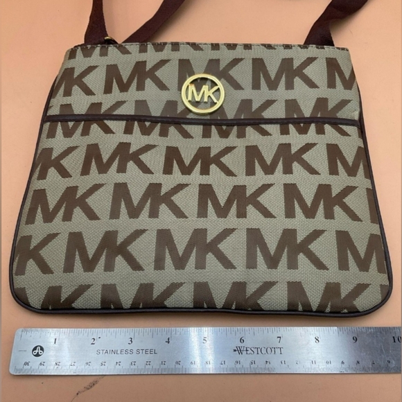 Michael Kors Kempton Large Pocket Canvas Brown and Tan Crossbody Bag - Picture 14 of 15